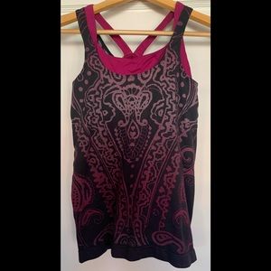 Athleta Yoga Tank Top With Built In Shelf Bra with a 
Paisley Print.
Size XS